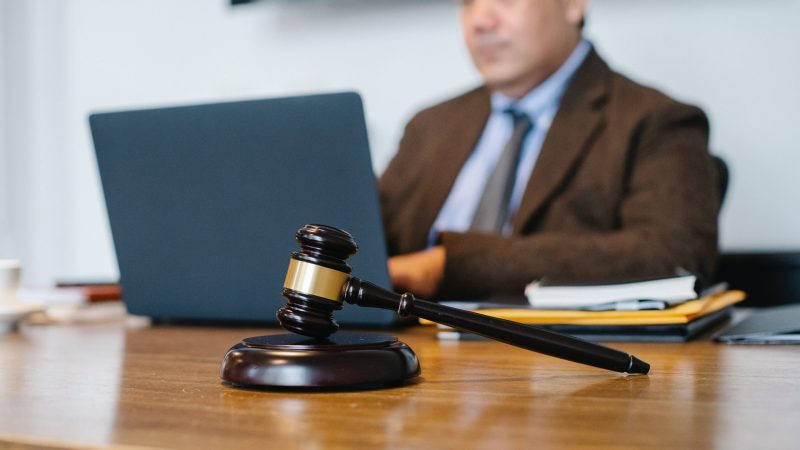 In the Legal Arena: How a Workers Comp Hearing Lawyer Fights for Your Claim